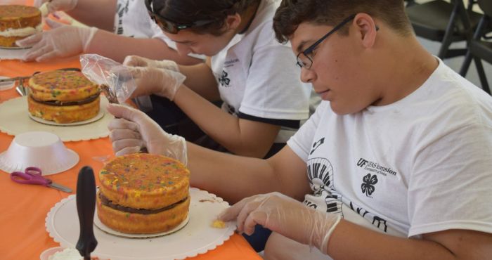 NW Teen Retreat 2022, Cake Decorating session