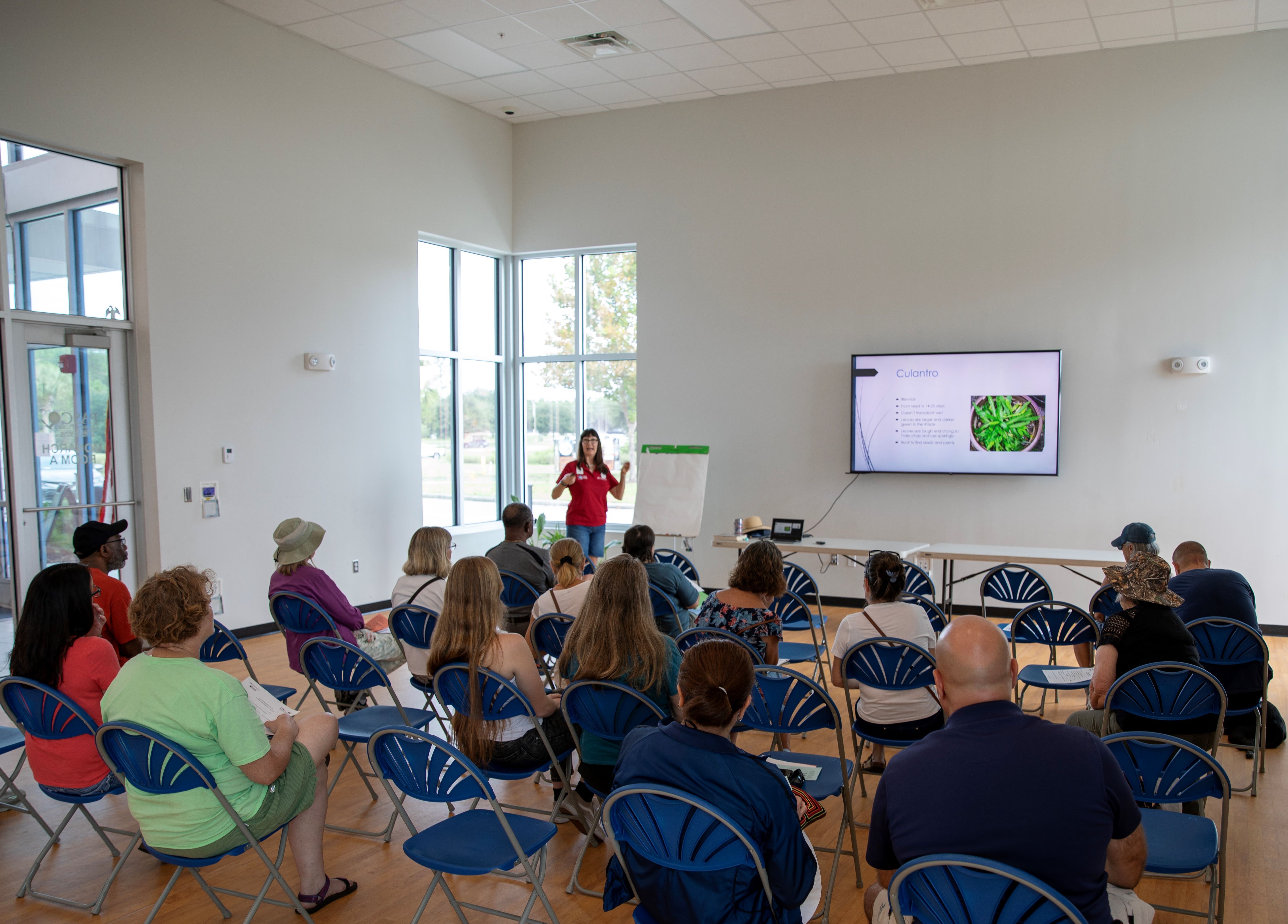 Pasco County Master Gardener Volunteer providing an educational seminar to a room of citizens.