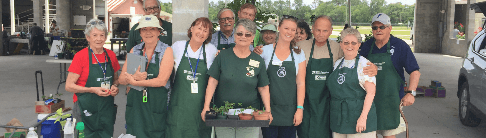 Master Gardeners at plant sale