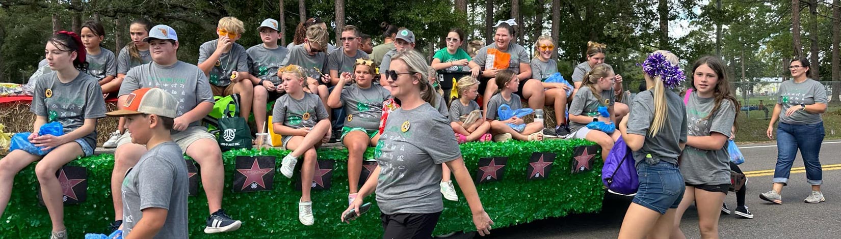 A group of 4-H kids on a parade float in Union County, Florida.